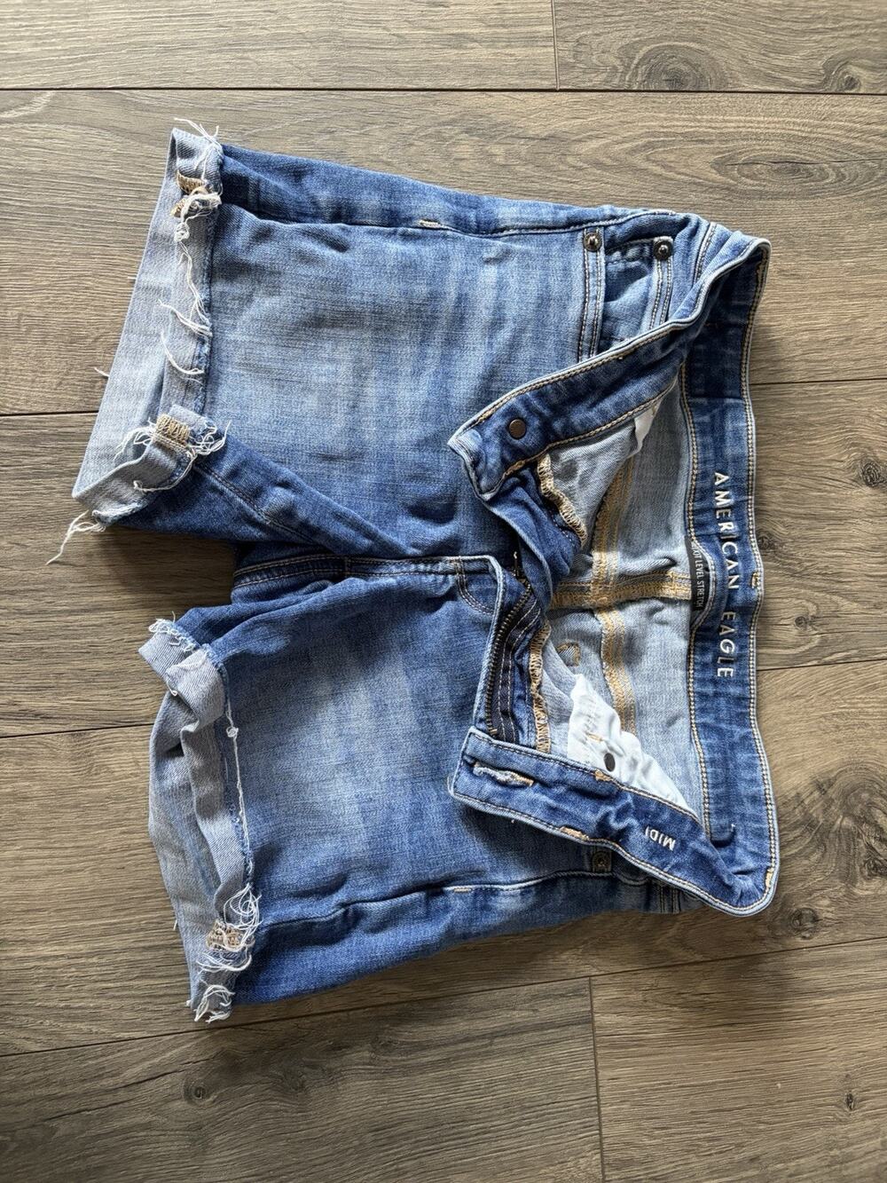 American Eagle Midi Cut Off Shorts Mid Rise Medium Wash Stretch Blue Size 4